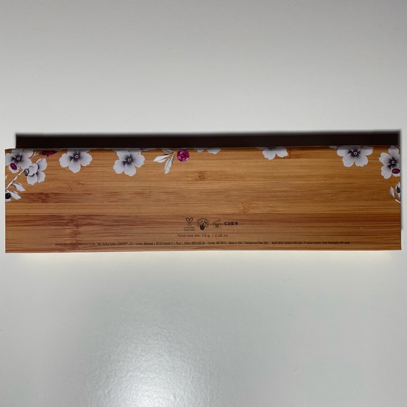 Natural Goddess eyeshadow palette - Picture 3 of 3